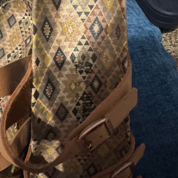 Tan Sandals with Buckle Straps - Picture 3 of 4